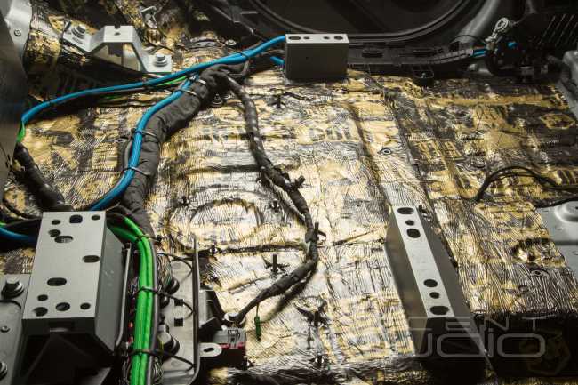 Не бюджетное решение: замена Meridian на аудиосистему в новом Range Rover