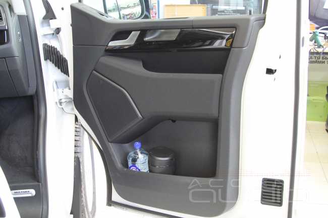 Volkswagen Multivan шумоизоляция и эффективная модернизация аудиосистемы за минимальные деньги