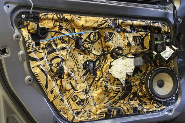 Mercedes-Benz GLA новый звук в правильном кузове и slim версии компонентов