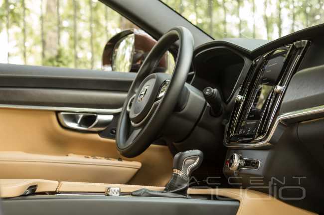Живой звук новой аудиосистемы в Volvo V90 Cross Country 2021