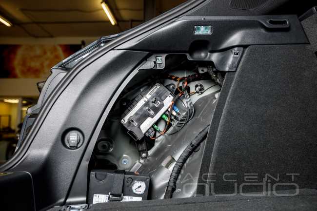 Немецкая машина для звука: Audiotec-Fischer и Porsche Macan 2020