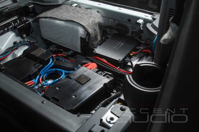 Новый Land Rover Defender: удаляем дичь от Meridian и устанавливаем ЗВУК