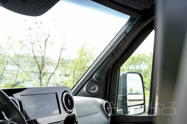А я – в домике: автозвук и дооснащение автодома Mercedes-Benz Hymer