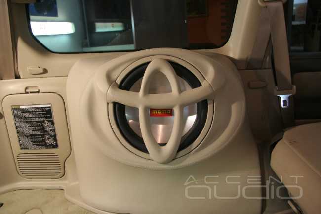 Съемный сабвуфер СТЕЛС в Toyota Land Cruiser 100