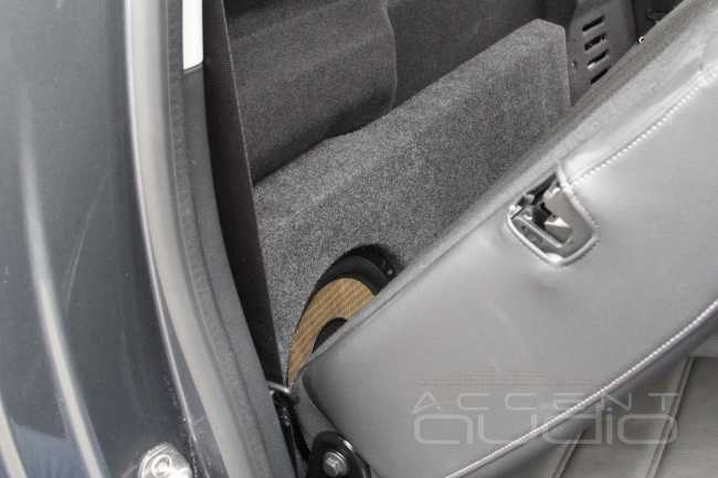 Правильная трешка с сабвуфером: новая аудиосистема для VW Amarok