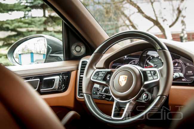 Бюджетная модернизация аудиосистемы в Porsche Cayenne Coupe 2022