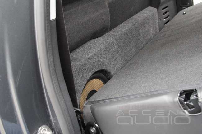 Правильная трешка с сабвуфером: новая аудиосистема для VW Amarok