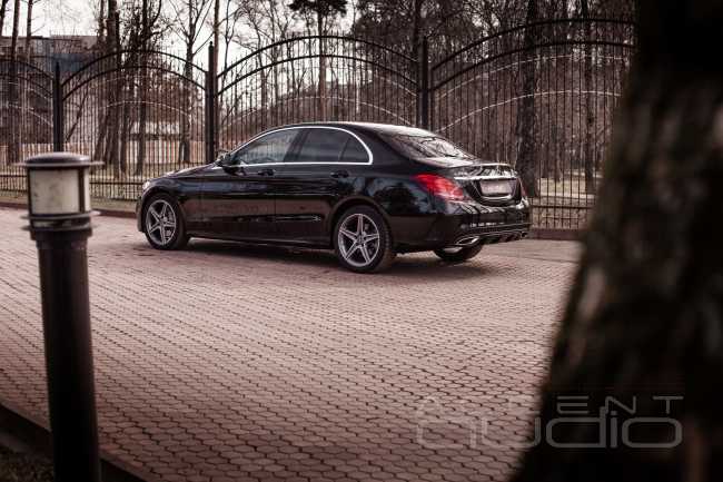 Бюджетно – значит отлично: новый звук в Mercedes-Benz W205