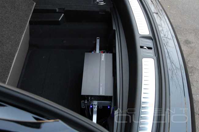 Porsche Macan - Bose + Focal = House Music!