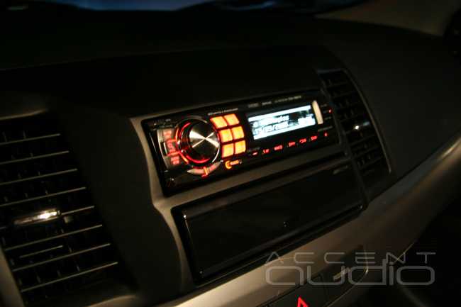Варианты: новая магнитола в Mitsubishi Lancer X. Alpine 9887 карман для IPOD
