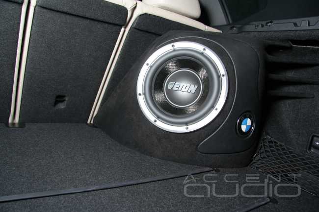 Ничего не меняем в новом BMW X1: полноценная процессорная трехполосная аудиосистема