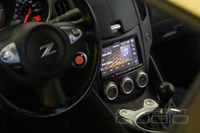 Nissan 370Z nismo: на спорткаре в аэропорт с музыкой!