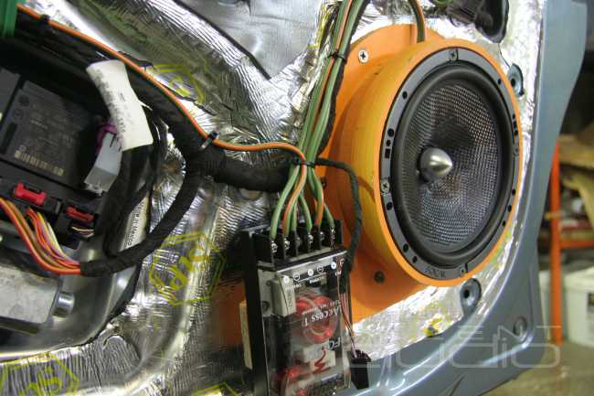 Особенности установки акустики в Volkswagen Jetta