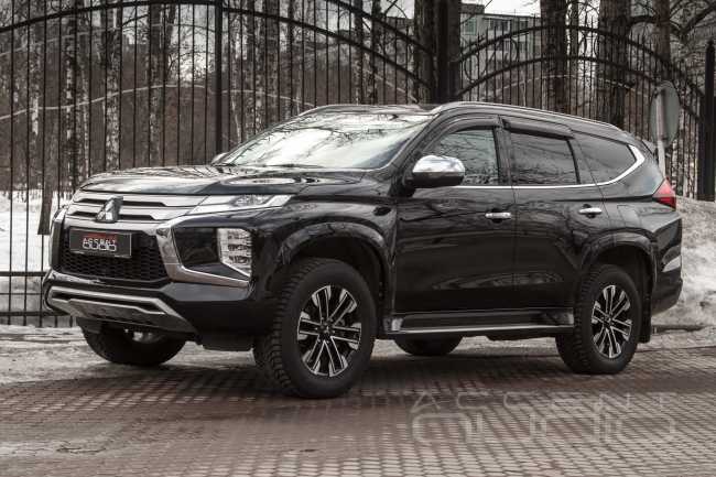 Нескромный звук в скромном Mitsubishi Pajero Sport 