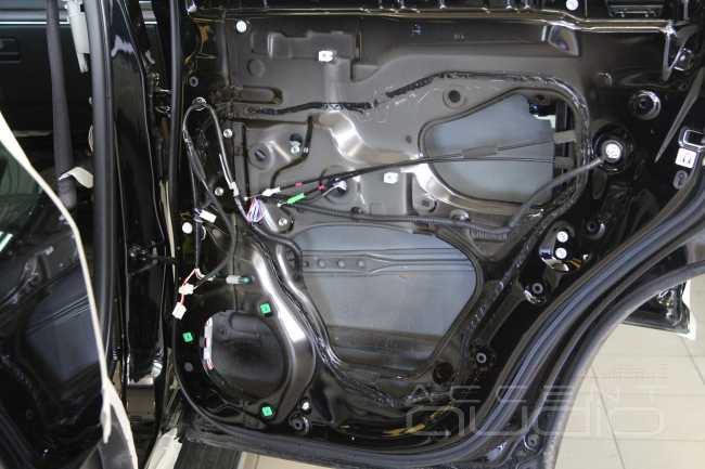 Замена магнитолы в Toyota Land Cruiser Prado 150