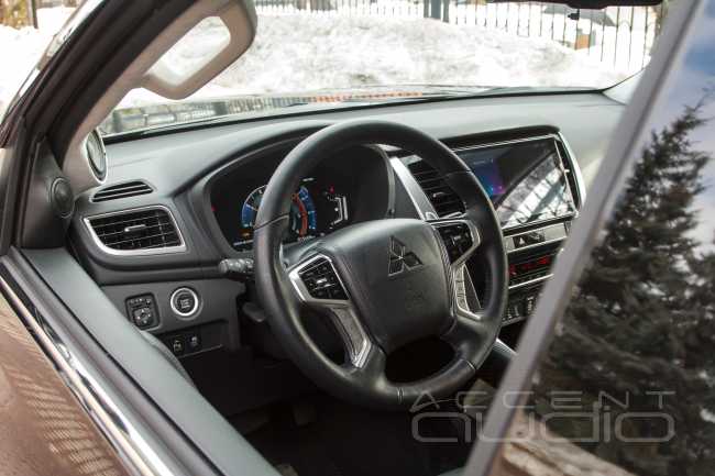 Нескромный звук в скромном Mitsubishi Pajero Sport 
