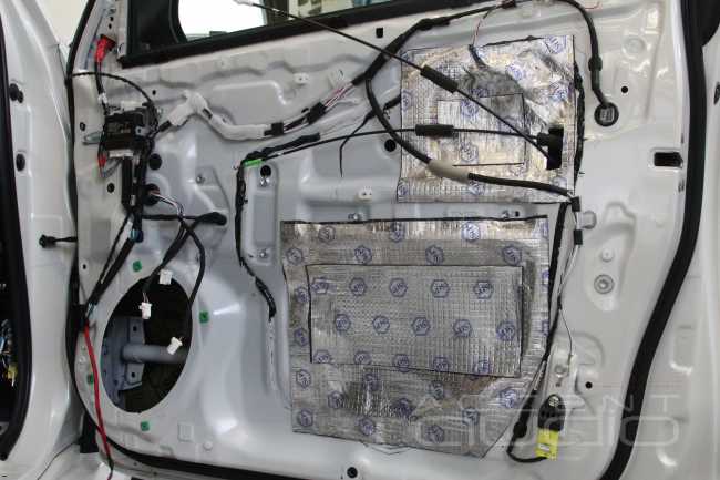 В Toyota Prado не только сабвуфер надо: новый уровень звука и новый уровень комфорта