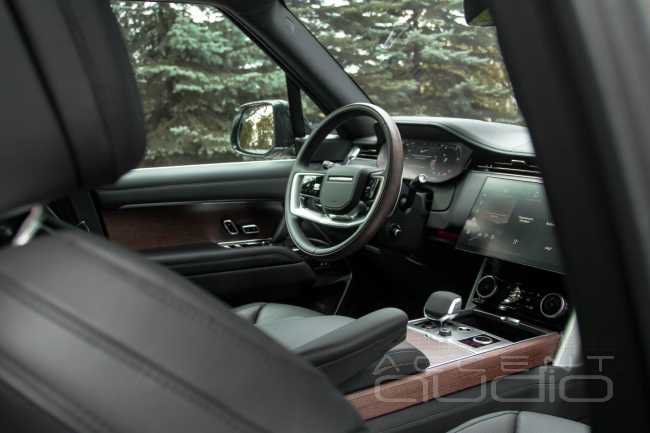Не бюджетное решение: замена Meridian на аудиосистему в новом Range Rover