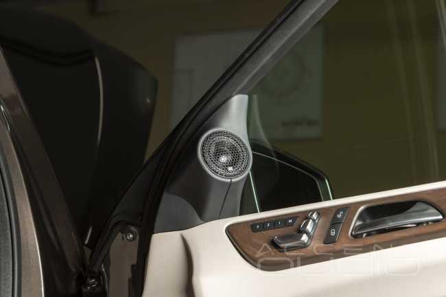 Mercedes-Benz GLE Яркий и громкой звук