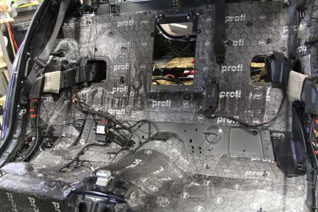 Роскошь звука для хозяина: новая аудиосистема в BMW 730 LD