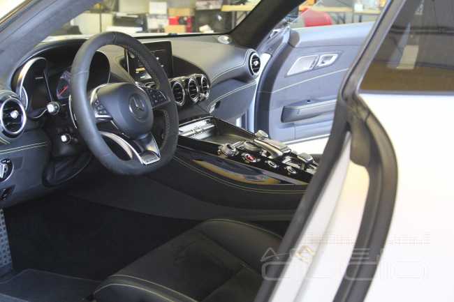 Burmester отправляем на полку – устанавливаем настоящую аудиосистему в спортивный Mercedes-Benz GT