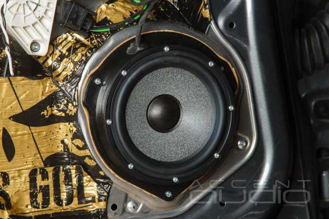 Идеально штатно, но не Harman: бюджетное решение для меломана в MB CLS