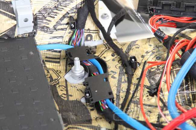 Volkswagen Multivan шумоизоляция и эффективная модернизация аудиосистемы за минимальные деньги