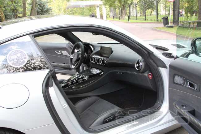 Burmester отправляем на полку – устанавливаем настоящую аудиосистему в спортивный Mercedes-Benz GT