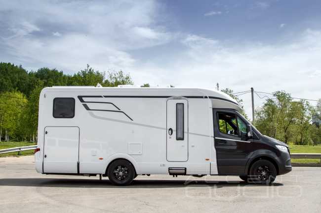 А я – в домике: автозвук и дооснащение автодома Mercedes-Benz Hymer