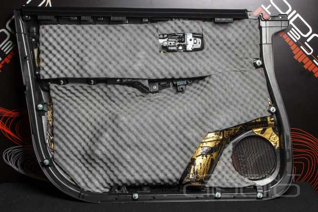 Нескромный звук в скромном Mitsubishi Pajero Sport 