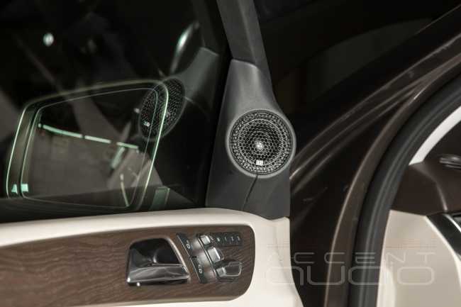 Mercedes-Benz GLE Яркий и громкой звук