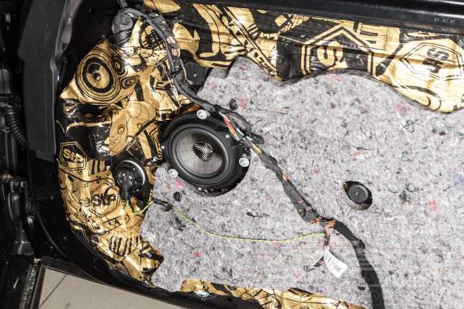 Мне все самое лучшее: правильный звук на немецких компонентах для BMW 540i