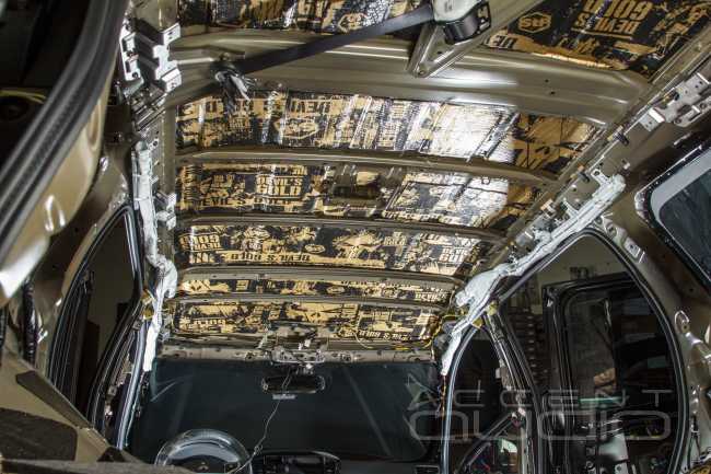 Нескромный звук в скромном Mitsubishi Pajero Sport 