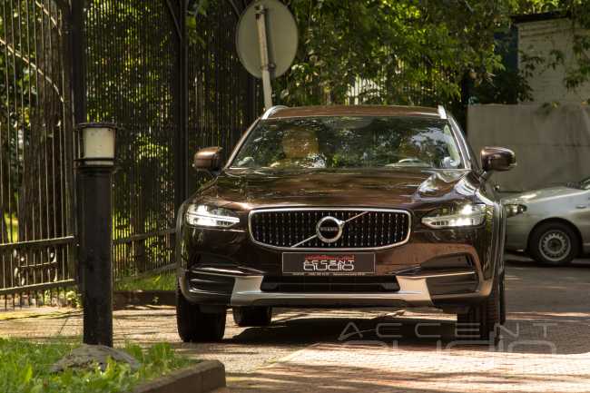 Живой звук новой аудиосистемы в Volvo V90 Cross Country 2021