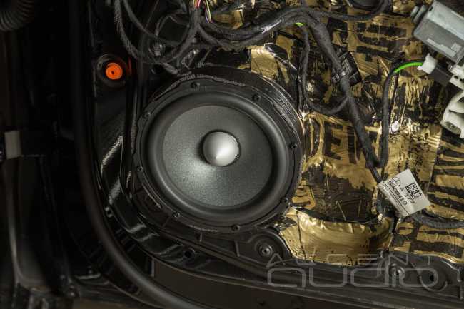 Бешеная табуретка со звуком: чёткий кач в новом Mercedes A 45