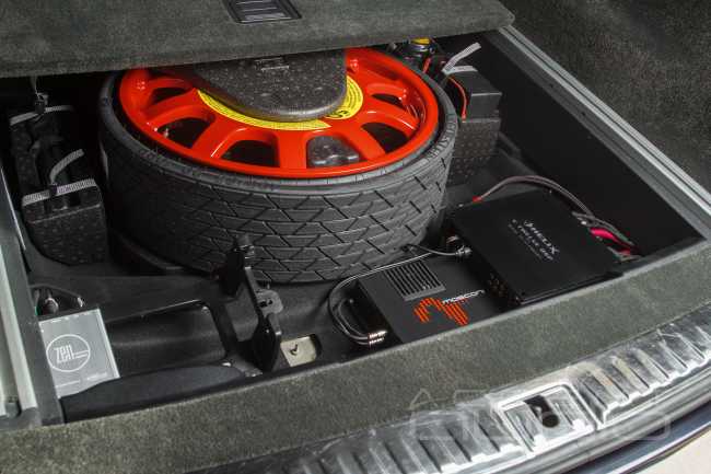 Bentley Premium Sound System, вместо жалкой заводской пародии 