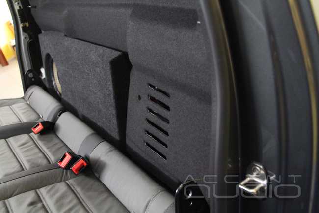 Правильная трешка с сабвуфером: новая аудиосистема для VW Amarok