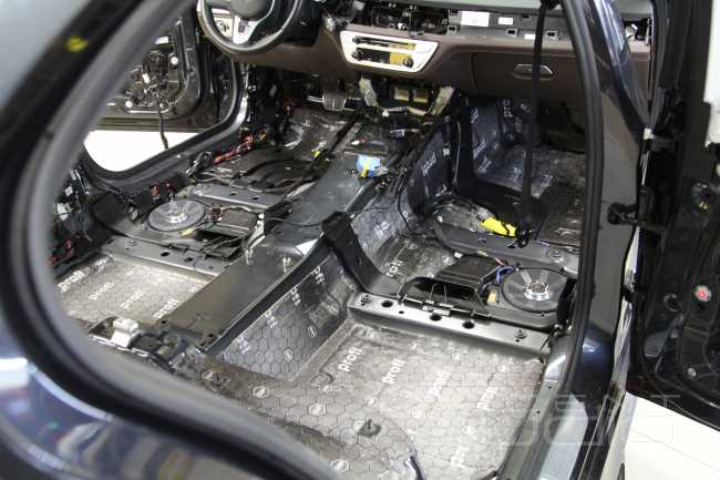 Роскошь звука для хозяина: новая аудиосистема в BMW 730 LD