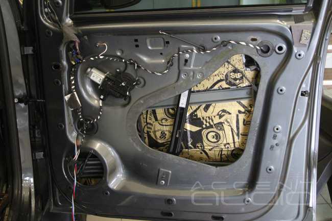 Правильная трешка с сабвуфером: новая аудиосистема для VW Amarok