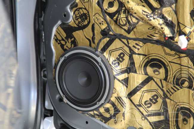 Модернизация аудиосистемы и шумоизоляция нового Mitsubishi Pajero Sport