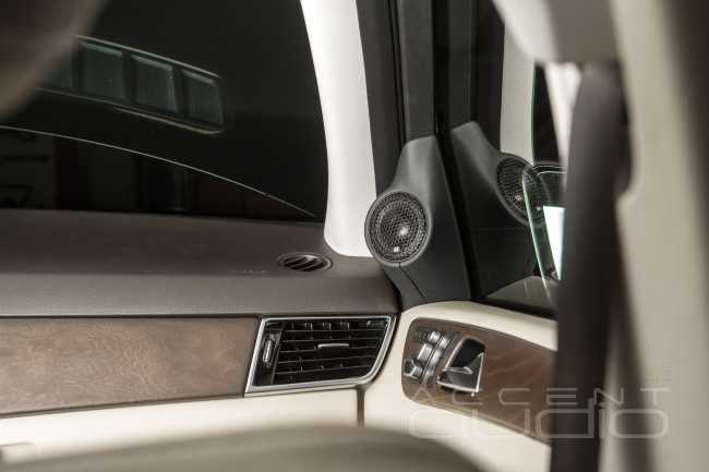 Mercedes-Benz GLE Яркий и громкой звук 