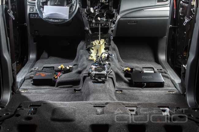 Нескромный звук в скромном Mitsubishi Pajero Sport 