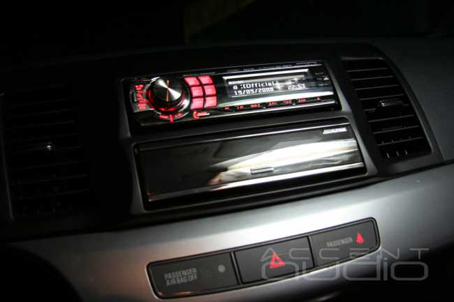 Варианты: новая магнитола в Mitsubishi Lancer X. Alpine 9887 карман для IPOD