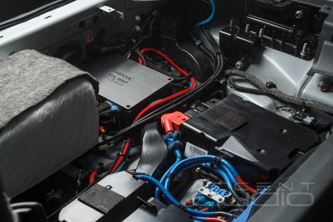 Новый Land Rover Defender: удаляем дичь от Meridian и устанавливаем ЗВУК