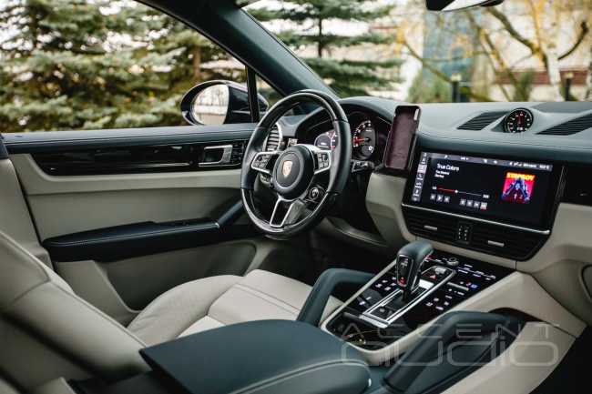 Штатная премиум аудиосистема в новом Porsche Cayenne Coupe