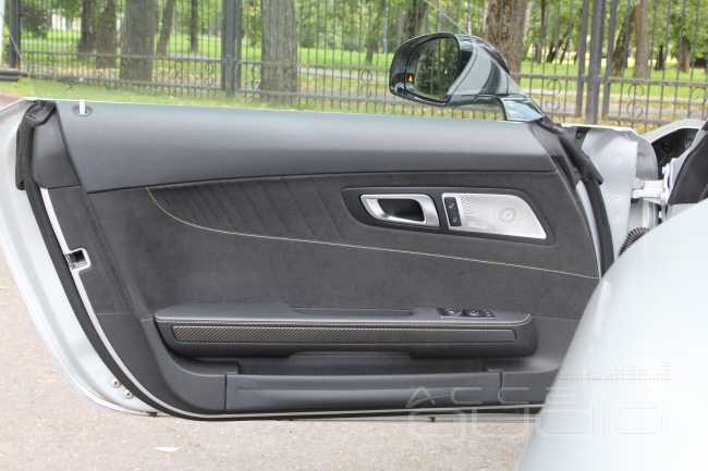 Burmester отправляем на полку – устанавливаем настоящую аудиосистему в спортивный Mercedes-Benz GT