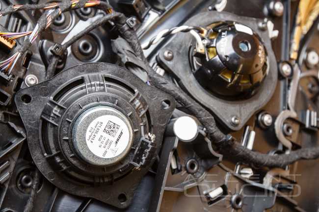 Штатная премиум аудиосистема в новом Porsche Cayenne Coupe