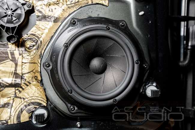 Немецкая машина для звука: Audiotec-Fischer и Porsche Macan 2020