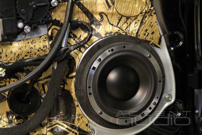 Роскошь звука для задних пассажиров Hyundai Genesis