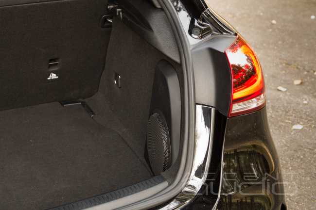 Бешеная табуретка со звуком: чёткий кач в новом Mercedes A 45